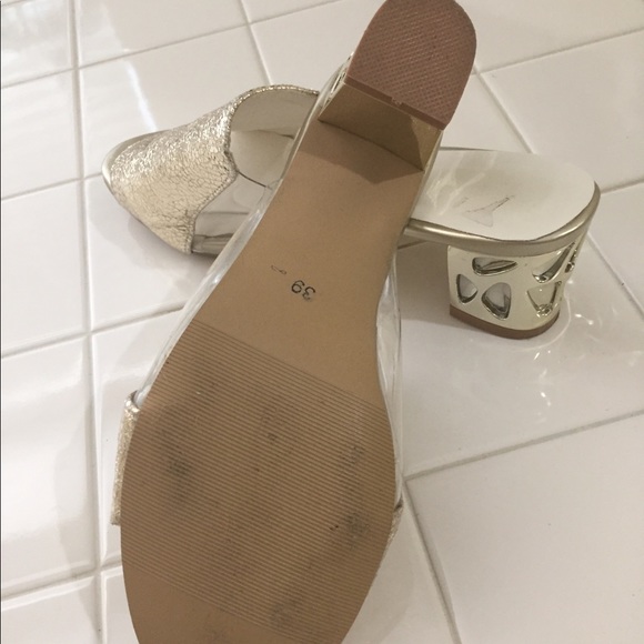 Vintage gold mules. Size 39 fits like size 8 - 8.5. - Picture 5 of 5